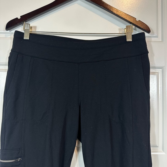 Athleta Women’s Quest Metro Cargo Classic Black Mid Rise Joggers Size Medium - Picture 4 of 8